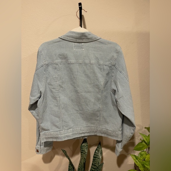 NWT Universal Thread Blue & White Striped Jean Jacket - Picture 3 of 7
